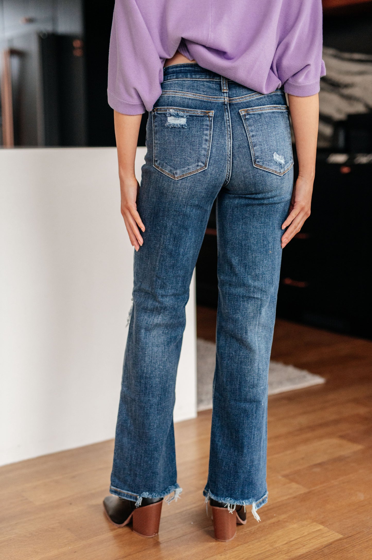 Judy Blue - High Rise 90's Straight Jeans in Dark Wash