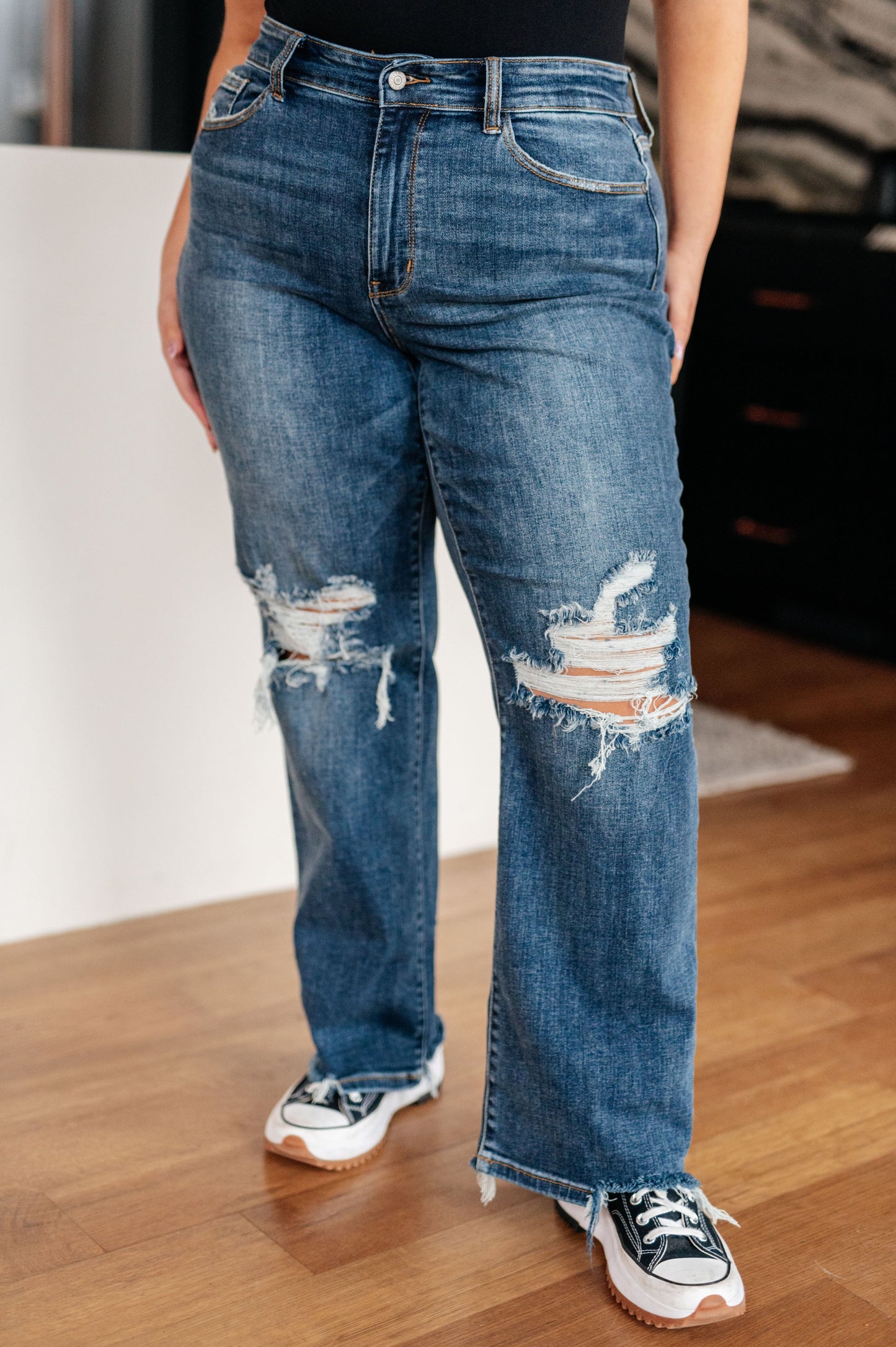 Judy Blue - High Rise 90's Straight Jeans in Dark Wash