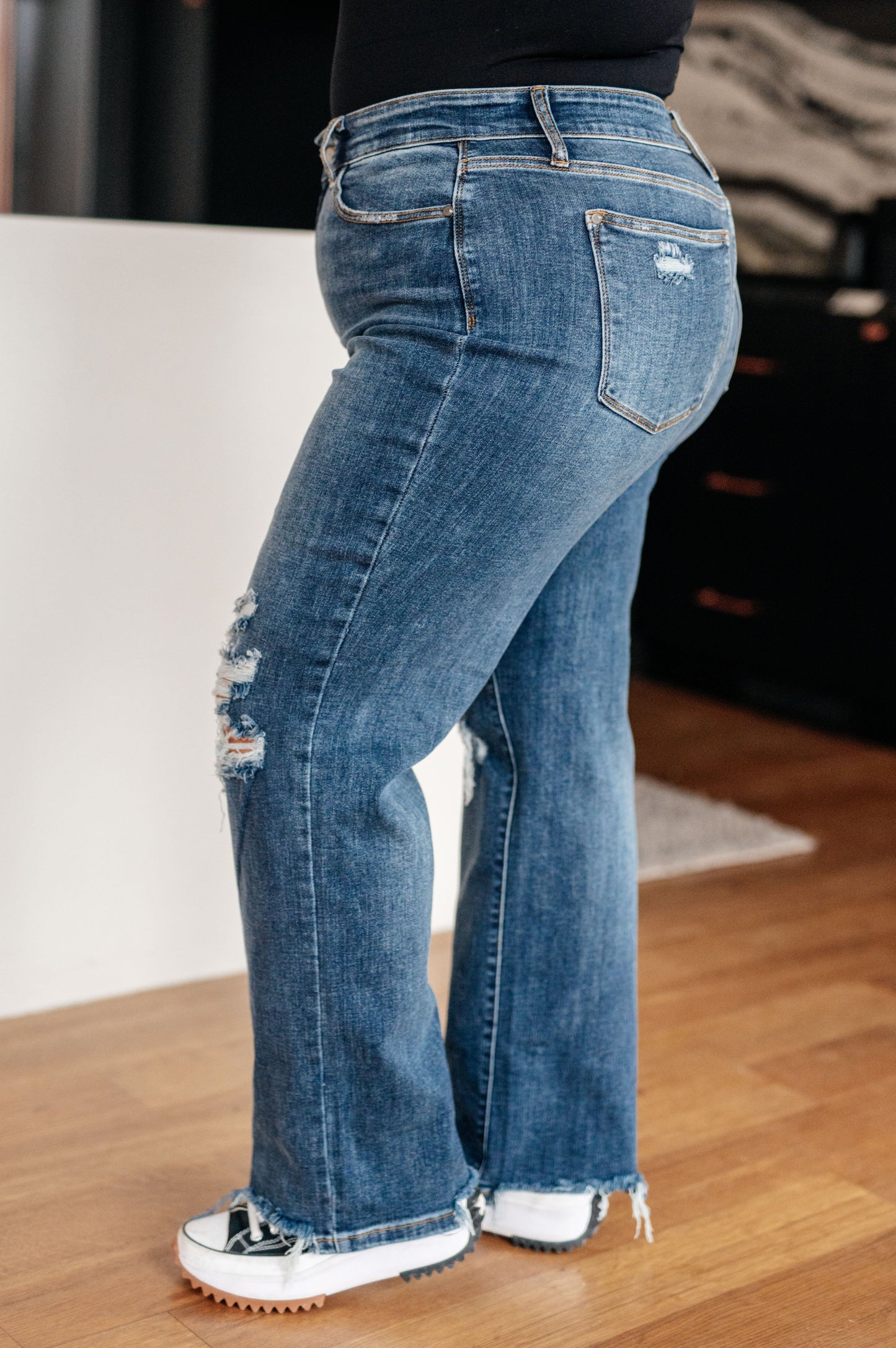 Judy Blue - High Rise 90's Straight Jeans in Dark Wash