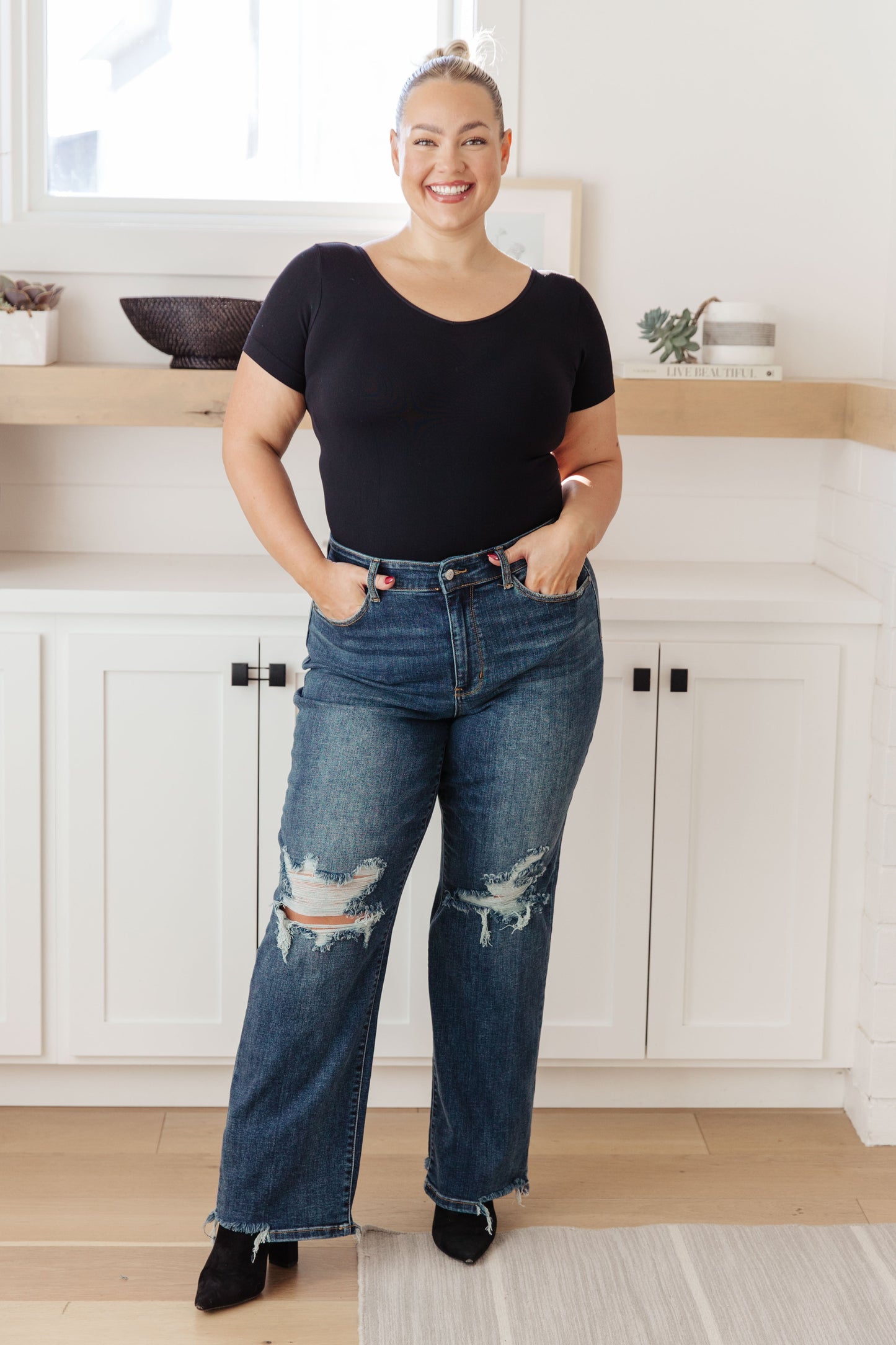 Judy Blue - High Rise 90's Straight Jeans in Dark Wash