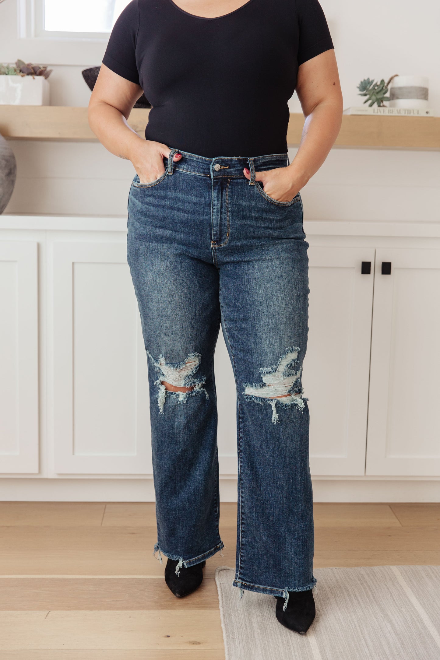 Judy Blue - High Rise 90's Straight Jeans in Dark Wash