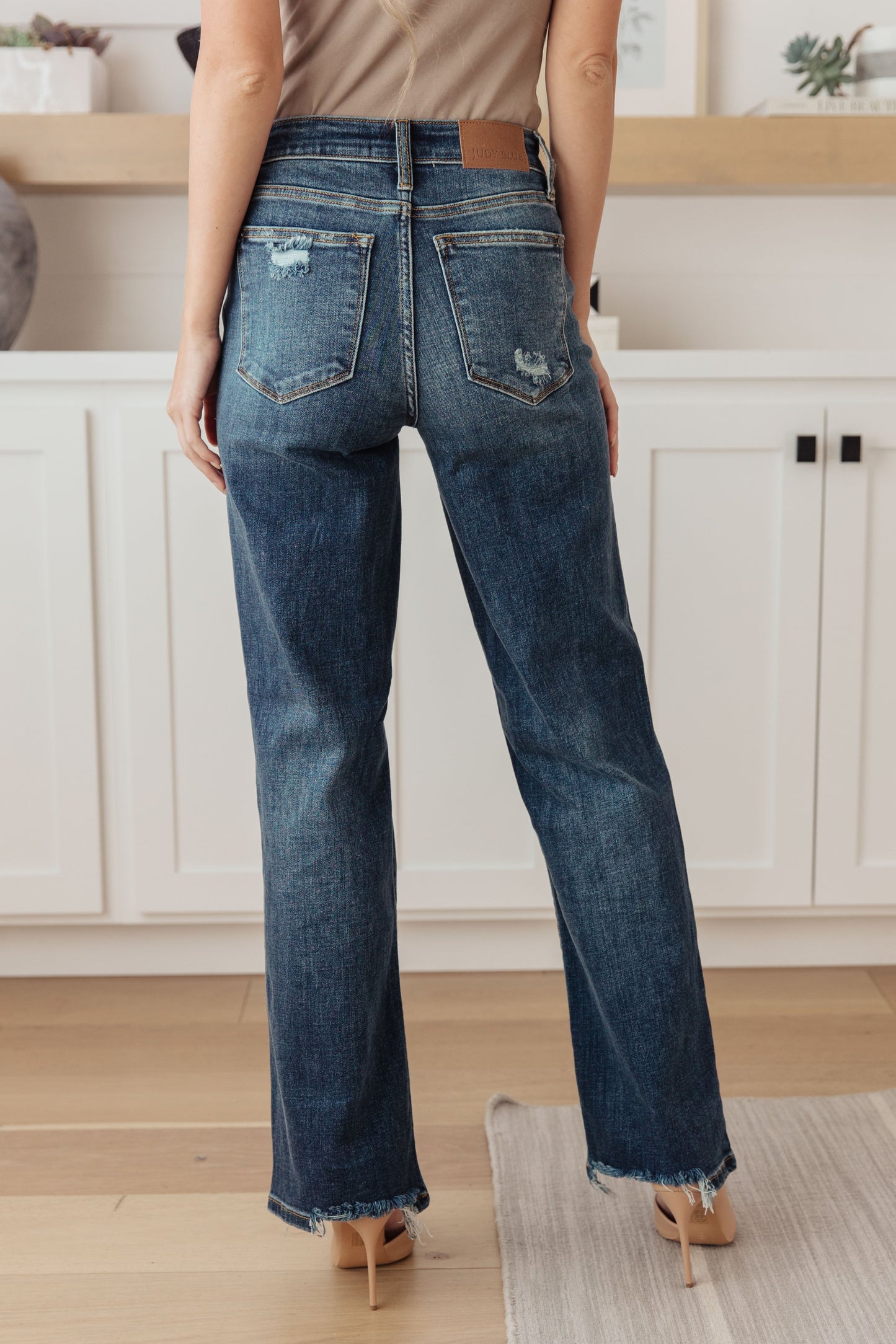 Judy Blue - High Rise 90's Straight Jeans in Dark Wash