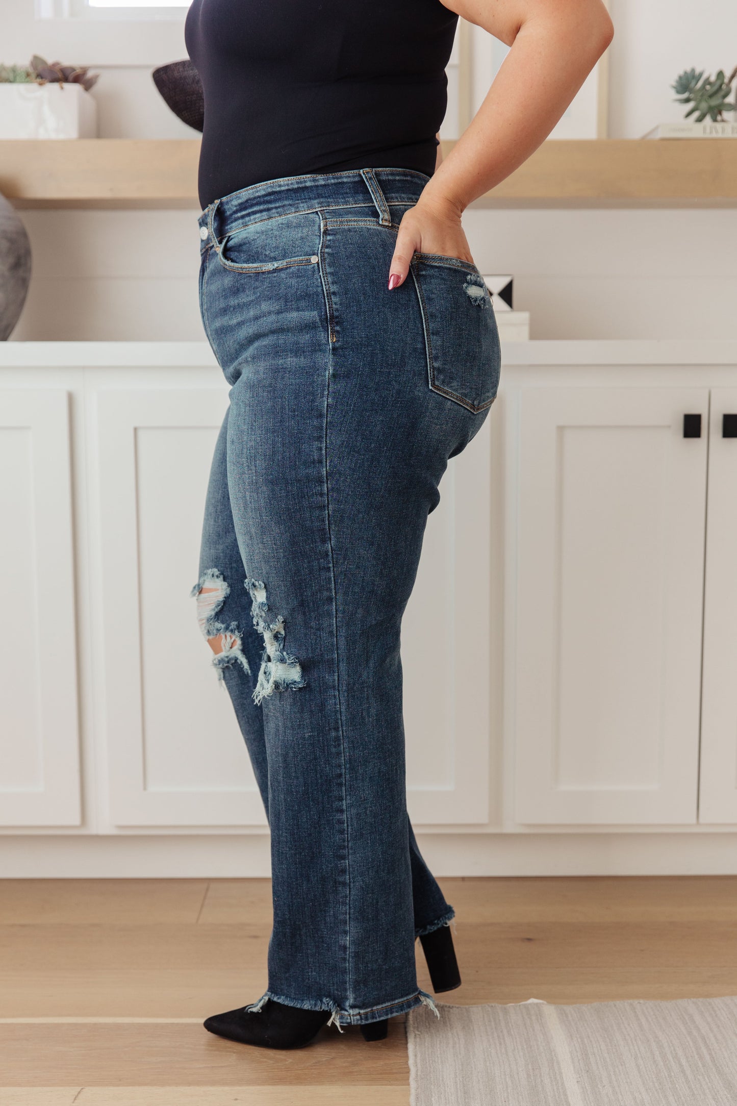 Judy Blue - High Rise 90's Straight Jeans in Dark Wash